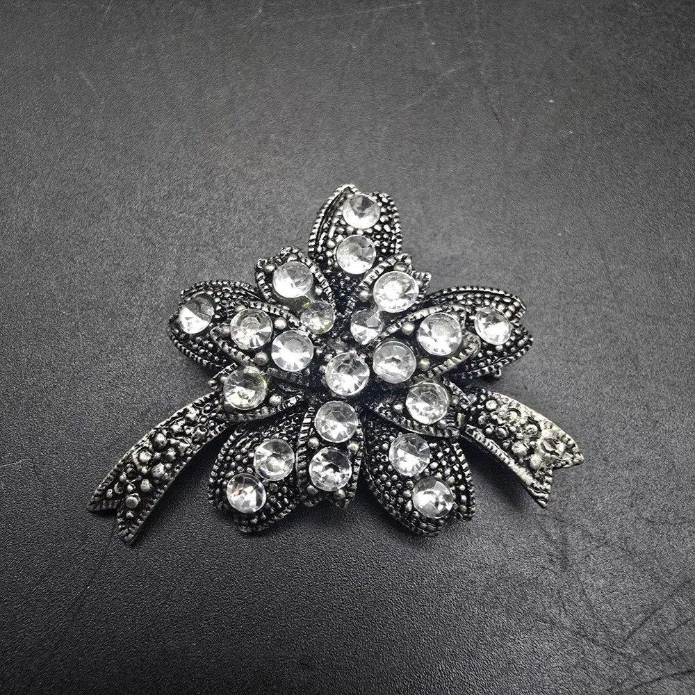 Rhinestone Flower Brooch Gun Metal Silver Tone Star